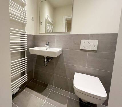 Bad 2 mit Dusche - 