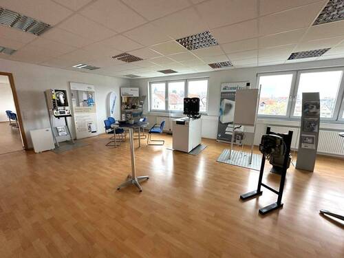 Büro Ausstellung - 8 Zimmer Büro zur Miete in Filderstadt