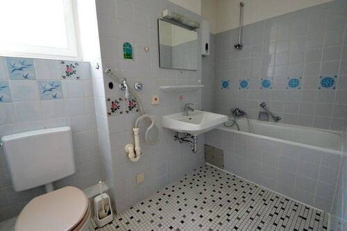 Tageslichtbad mit Badewanne - 