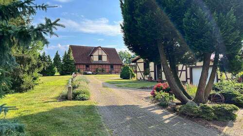 BILD1 - Exklusives Anwesen in absoluter Alleinlage mit Badeteich- Nebengelass- Ausbaureserve- Krakow am See