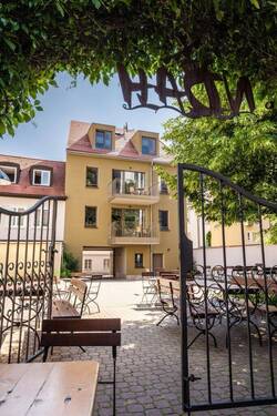 Ansicht Gebäude mit Ferienwohnungen - Kultiges Immobilienensemble in der Erfurter Altstadt mit vielfältigen Nutzungsmöglichkeiten!
