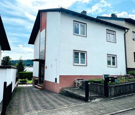Außenansicht - 8 Zimmer Mehrfamilienhaus, Wohnhaus zum Kaufen in Kaiserslautern