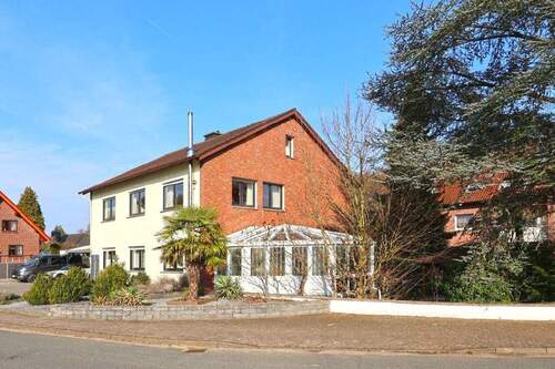 Bild1 - Attraktives Zweifamilienhaus in beliebter Lage