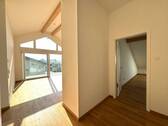 offen gestalteter Eingangsbereich - Etagenwohnung mit 87,00 m² in Murnau zur Miete
