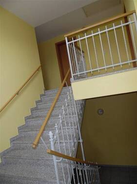 Treppenhaus Dachgeschoss - Etagenwohnung mit 33,80 m² in Chemnitz zum Kaufen