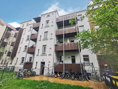 Hausansicht Rückseite - 4 Zimmer Etagenwohnung zum Kaufen in Leipzig