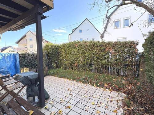 Terrasse am Haus - 3 Zimmer Etagenwohnung in Stuttgart
