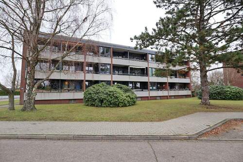 Front links - 3 Zimmer Etagenwohnung zum Kaufen in Kaltenkirchen