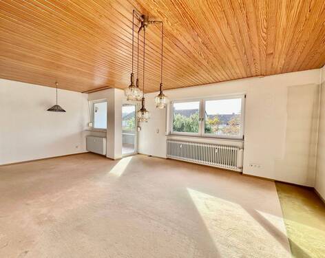 Wohn-Essbereich mit Zugang zum Balkon - Etagenwohnung mit 96,00 m² in Kenzingen zum Kaufen