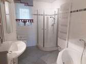 Bad mit Dusche und ... - 