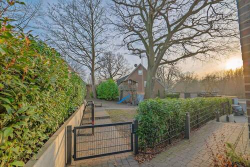 Grundstückseingang - 5 Zimmer Doppelhaushälfte in Wedel