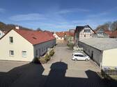 Innenhof und Wohngebäude 2 und Versorgungsgebäude - Mehrfamilienhaus, Wohnhaus in Wutha-Farnroda