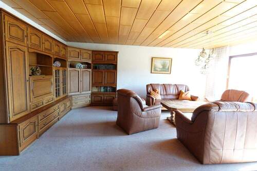 Wohnzimmer - 5 Zimmer Einfamilienhaus zum Kaufen in Illingen