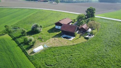 Landwirtschaftliches Anwesen in Alleinlage - 