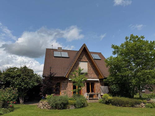 Gartenansicht - Schönes Einfamilienhaus in familienfreundlicher Lage in Lutzhorn