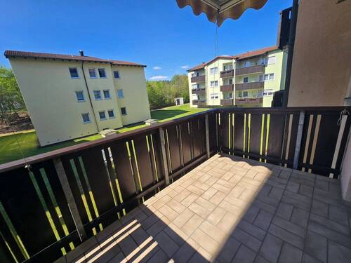 toller Balkon - Helle 2-Zimmer-Wohnung mit Balkon in Roth – Ideal für Singles und Paare