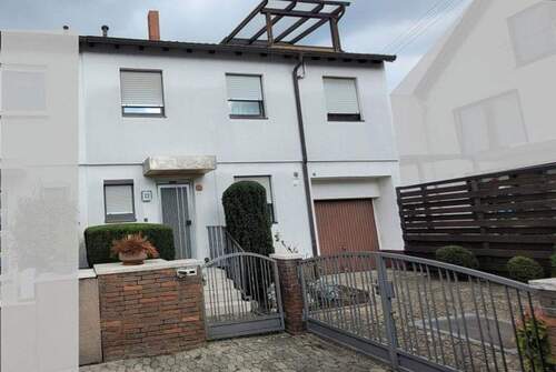 Vorderansicht - Doppelhaushälfte in ruhiger Lage mit Garten an angrenzenden Nachbargärten - eine erholsame Oase