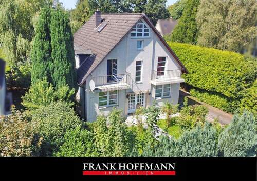 Titelbild - Zweifamilienhaus mit Potenzial in Hamburg-Volksdorf