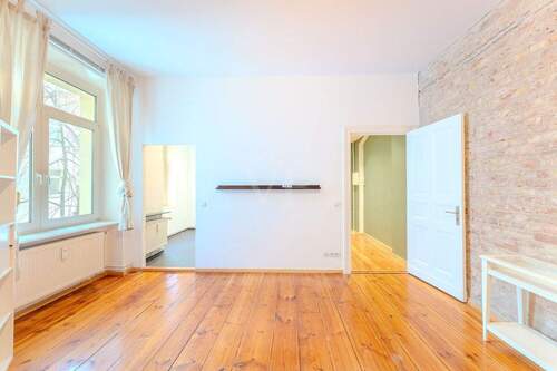 Zimmer mit freigelegter Backsteinmauer - Etagenwohnung mit 44,00 m&sup2; in Berlin zum Kaufen