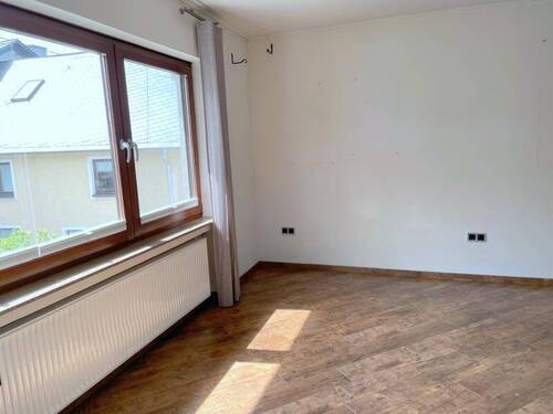 Wohnzimmer Ansicht 1 - 3 Zimmer Etagenwohnung zur Miete in Hachenburg