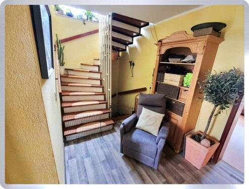 Treppenhaus - Einfamilienhaus mit 145,70 m² in Oestrich-Winkel zum Kaufen