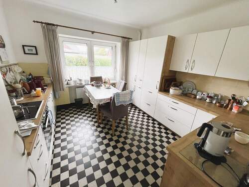 Große Küche im Erdgeschoss - Einfamilienhaus mit 143,00 m&sup2; in Bönningstedt zum Kaufen