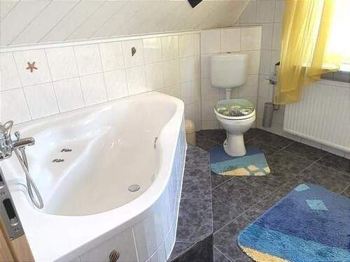 Bad mit Wanne im DG - 