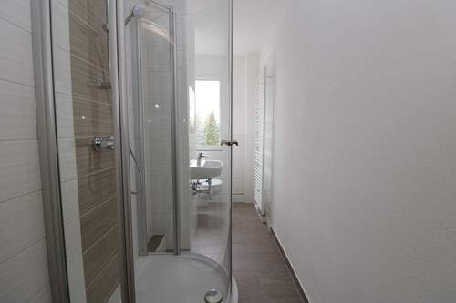 Beispiel Bad mit Dusche - Herzbeben...moderne 3-RW mit Dusche u. Balkon!!!