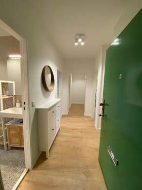 Bild 1 - WG-Zimmer FREI - keine komlette Wohnung - frisch renoviert und möbliert!! Nähe FU-UniSteglitz