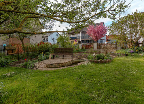 Liebevoll gestalteter Garten - 