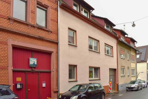 Hausansicht 1 - Handschuhsheim: MFH mit 3 WE - eine Wohnung mit Balkon frei, 3 Garagen, Dachspitze ausgebaut