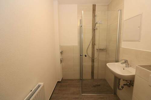 Beispiel Bad mit Dusche - EG Wohnung mit Dusche...da freuen sich nicht nur die Umzugshelfer!
