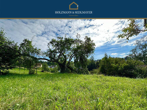 Titelfoto - Grünes Paradies: Traumhaftes Grundstück in Top-Lage am Landshuter Hofberg