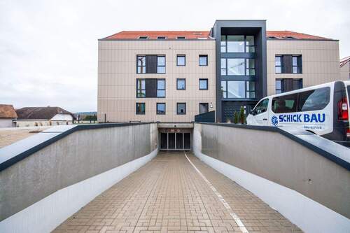 Tiefgaragenzufahrt - 