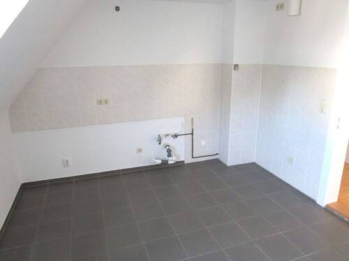 Küche mit leichten Schrägen - Etagenwohnung mit 65,00 m&sup2; in Fürth - Stadeln zur Miete