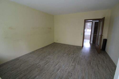 Zimmer mit Balkon Ansicht - 2 Zimmer Etagenwohnung zum Kaufen in Essen