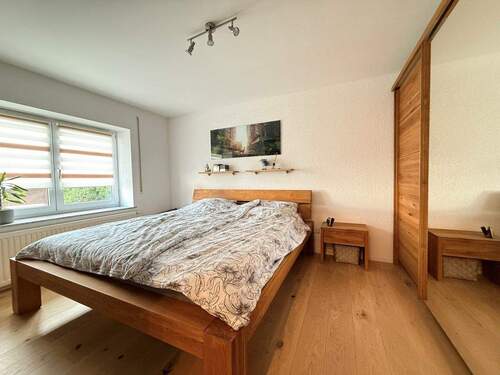  Whg. 3 1. OG Schlafzimmer mit Bad en suite - 