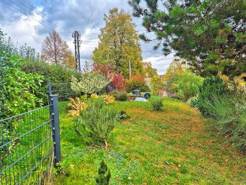 Garten rechts vom Haus.jpg - 