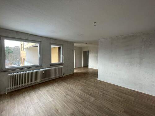Wohnzimmer - Große 3-Zimmer Wohnung mit Balkon und Tageslichtbadezimmer