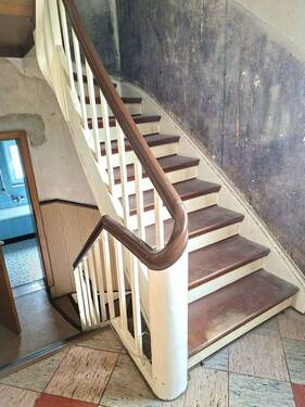 Treppenhaus - 7 Zimmer Doppelhaushälfte in Troisdorf