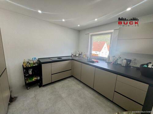 Küche mit Einbauküche - 