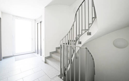 Eingang_Treppenhaus_Aufzug - 