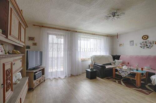 03_Wohnzimmer_EG - 4 Zimmer Einfamilienhaus in Osterhofen