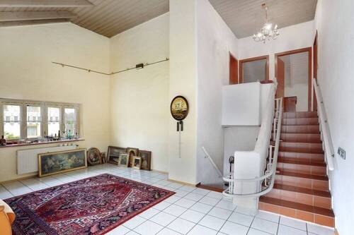 Zwischenebene mit Treppenaufgang - 