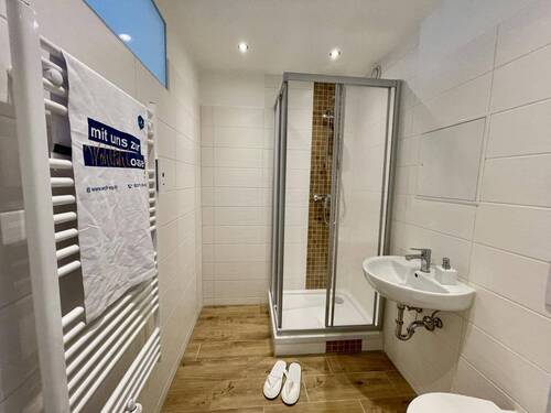 Badezimmer mit Dusche - 