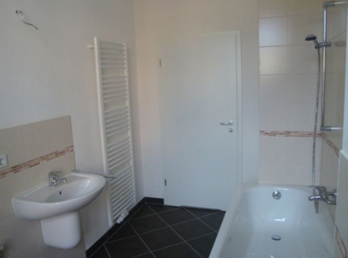 Bad mit Badewanne.png - 