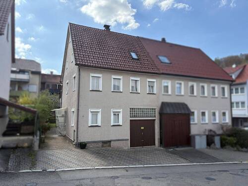 Außenansicht - Doppelhaushälfte in Innenstadtnähe