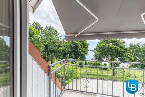 Platz für gemütliche Stunden auf dem Balkon - 