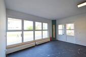 mit großer Fensterfront - 5 Zimmer Büro in Richtenberg