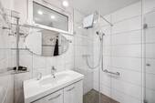 Modernisiertes Badezimmer im Erdgeschoss - 